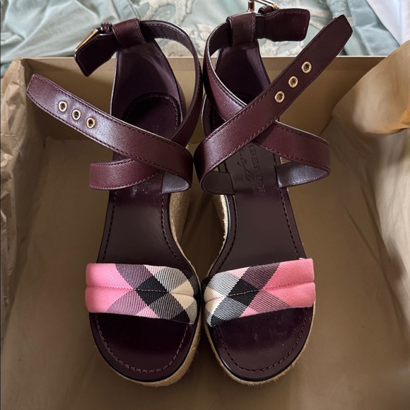 BURBERRY LONDON WEDGE HEELS - Picture 7 of 10
